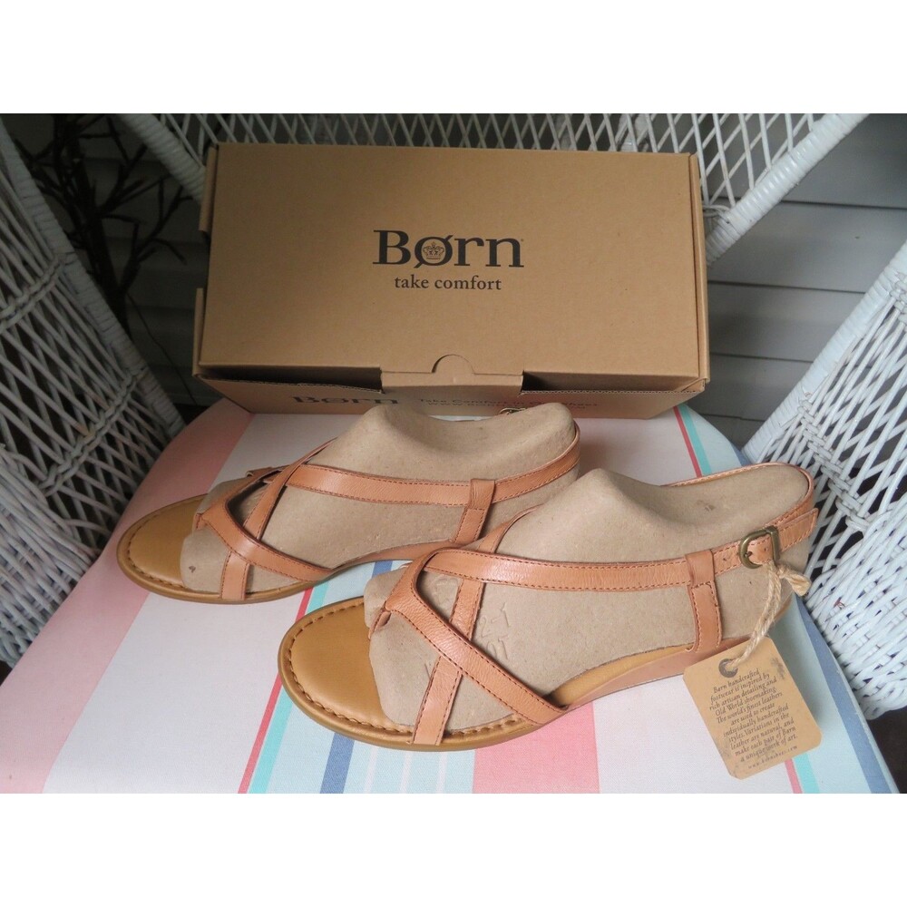 NWT Womens Natural Born Sibyl Sandals, 11